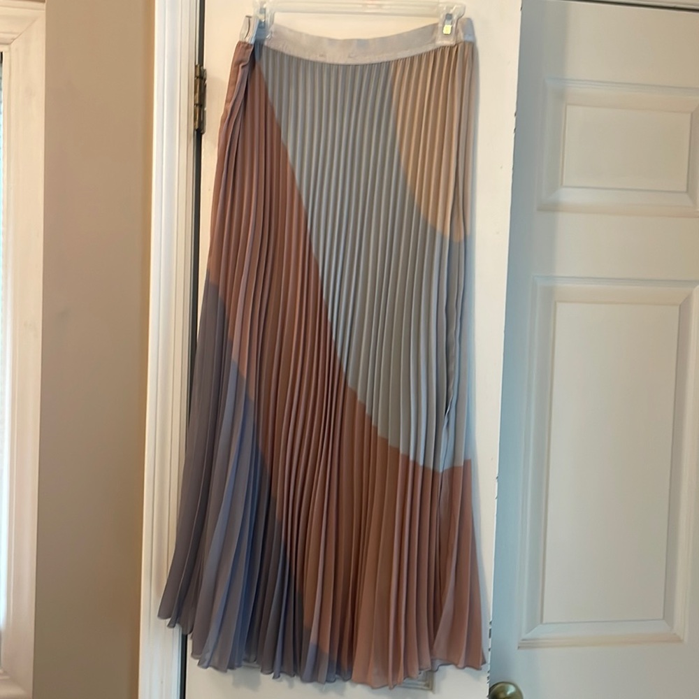 Colorful pleated skirt